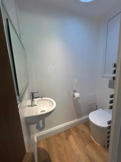 Riverside Sawyers Cottage nr Stonehenge with Garden - 3