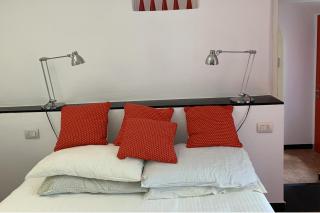 1 Bed Cottage Sleeps 4 Private Garden - Pool - 2