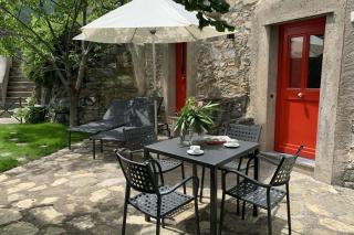 1 Bed Cottage Sleeps 4 Private Garden - Pool - 1
