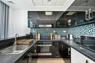 Serene Escape in Bustling Marina and JBR, Ensuite 2BR, Sky Garden Access - 3