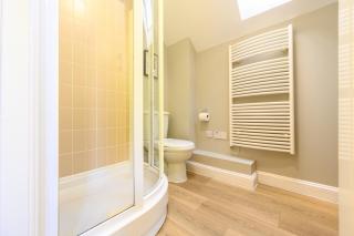 Cosy Cotswold Lodge by Your Home Here - ideal for families, log-burner, spa, private parking, EV Hookup included and heated swimming pools - 3