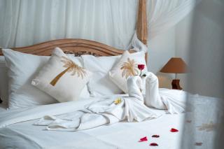 Honeymoon Villa Aisha in The Heart of Legian - 9