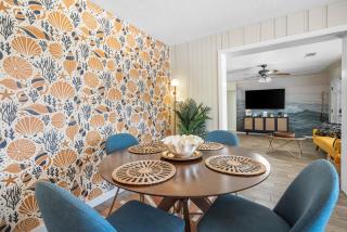 Tropical Disco, Luxury, Top 5 percent of Homes, Guest Favorite, Heated Pool, Mins to St Pete Beach - 4