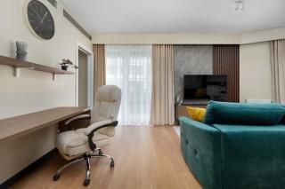 Stylish Apartment with Air Conditioning and Underground Parking by Noclegi Renters - 6