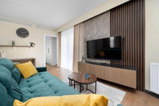Stylish Apartment with Air Conditioning and Underground Parking by Noclegi Renters - 3