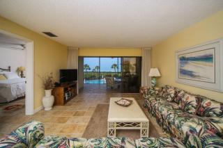 Breathtaking beach views await from this 2BR 2nd floor condo on Longboat Key The Beach Fact Oar - 7