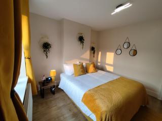 Peak District Cottage Sleeps 6 and has Projectors in each room - 8