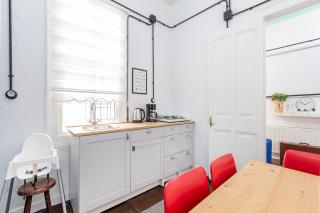 9 Person Garden Home 5min to Clock Tower - 1