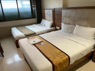 Glitz Hotels Regal International - Nr International Airport Mumbai - 9