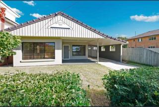 Scarborough Stays - Sleeps 8 by the Beachside - 9