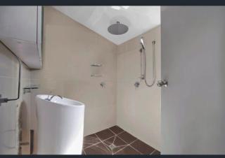 Scarborough Stays - Sleeps 8 by the Beachside - 7