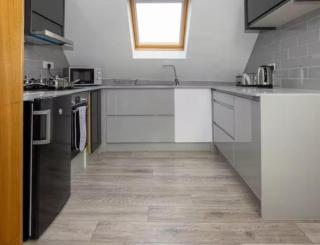 Modern One Bed Flat Close to Station & River - 3