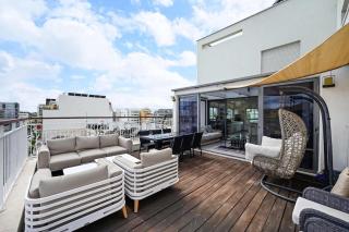 Eclectic Duplex with Large Balcony by HolyGuest - 4