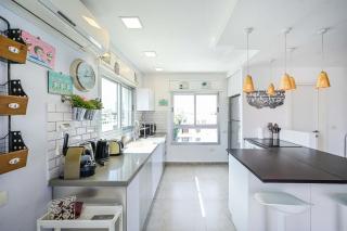 Eclectic Duplex with Large Balcony by HolyGuest - 2