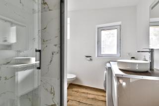 Marseille under the Sun with Terrace & Air Con near Old Port - 5