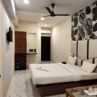 Glitz Hotels New Pacific - Nr International Airport Mumbai - 1