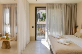 Karteris Luxury Suites - 4