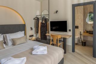 Karteris Luxury Suites - 3