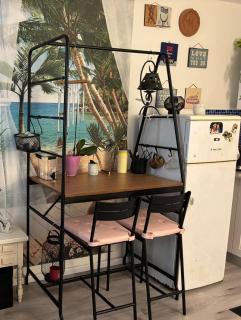 Gigi and Sasha's Cozy Studio - 9