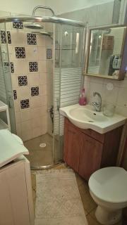 Gigi and Sasha's Cozy Studio - 8