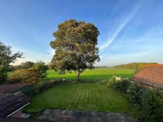 Grand 5BR Home in Market Harborough with Parking - 6