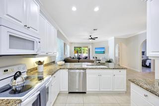 Relax at Dolphin Dreams Private Pool, 3BR/2BA Naples Park Retreat - 4