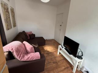 Clapham Road Apartment - 8