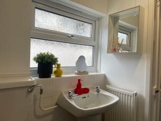 2 Bedroom House Near City Centre Free Parking - 9