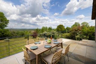 Accessible Villa with Panoramic Views - 9