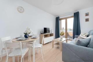 Michalczyka Wrocław Modern Apartment with Parking and Balcony next to the Odra River by Noclegi Renters - 6