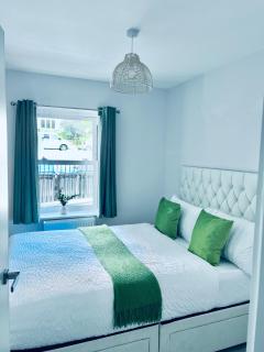 Dover Ferry Apartments x 2 Sleeps 10 with parking and castle views - 8
