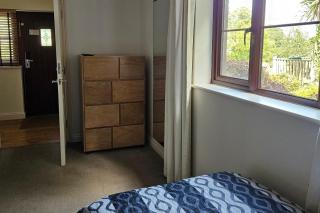 2br-sleeps4-pool-freeparking-trenythonestate - 2