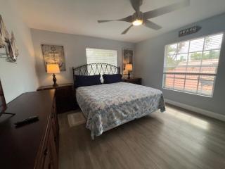 Redfish - Updated & Roomy 1.5 Mi to Beach Full Kitchen W&D - 4