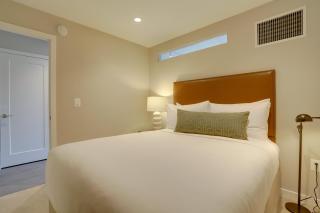 Sojourn Rosslyn Gym Pool Rooftop & Free Parking - 3