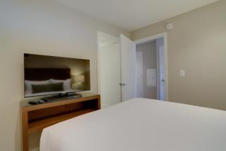 Sojourn Rosslyn Gym Pool Rooftop & Free Parking - 2