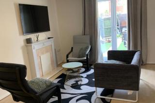 2-Bed House Sleeps 4 -Private Garden -Free Parking - 7