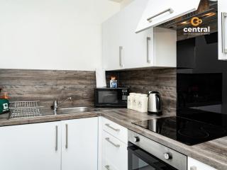 Trades Lane by CENTRAL SERVICED APARTMENTS - Cosy 1 Bedroom - Walk Away From City Quay V&A - Walk to Bus and Train Station - Easy Access to City Centre - Fast Wi-Fi - Fully Equipped - Weekly & Monthly Stay Offers - 2