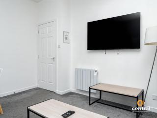 Trades Lane by CENTRAL SERVICED APARTMENTS - Cosy 1 Bedroom - Walk Away From City Quay V&A - Walk to Bus and Train Station - Easy Access to City Centre - Fast Wi-Fi - Fully Equipped - Weekly & Monthly Stay Offers - 1