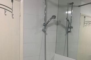 2-Bed House Sleeps 4 -Private Garden -Free Parking - 6