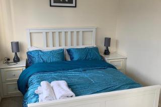 2-Bed House Sleeps 4 -Private Garden -Free Parking - 4
