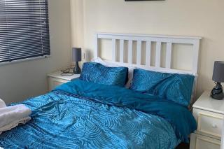 2-Bed House Sleeps 4 -Private Garden -Free Parking - 3
