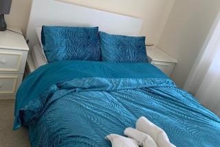 2-Bed House Sleeps 4 -Private Garden -Free Parking - 1