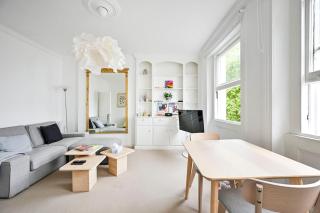 Bright 2 bedroom Apt on Stanhope Gardens - 7