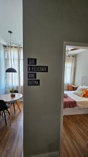 Apartamento espaçoso e arejado, em frente ao metrô da Glória - 0