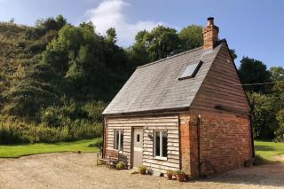 Adorable one bed cottage in rural idyll - 0