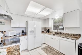 Blissful Beach Retreat BC - 4