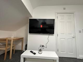 Modern 2-Bed Apartment in Central Ilkeston - 6