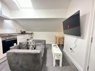 Modern 1-Bed Apartment in Central Ilkeston - 5