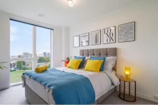 Skyline View 1 Bed Apartment Sleeps 2 - Balcony - 6