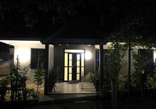 Foavahi Shark View Inn - 2